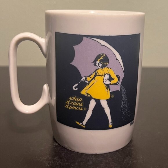 Vtg Morton Salt Girl  “When It Rains It Pours” 1921 & 1968 Logo Ceramic Mugs - Picture 4 of 10